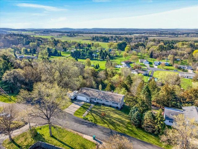 W7797 Summit Drive, Pardeeville, WI 53954