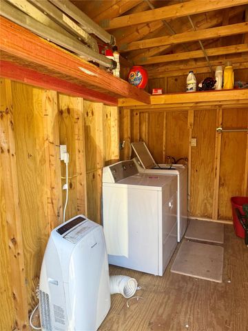 369 E Chestnut Street, Winnie, TX 77665