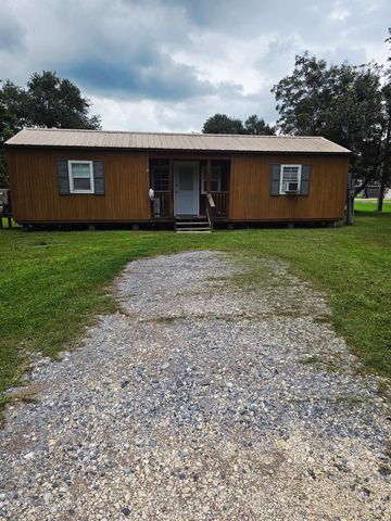 369 E Chestnut Street, Winnie, TX 77665