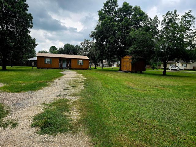 369 E Chestnut Street, Winnie, TX 77665