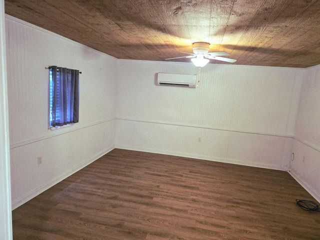 369 E Chestnut Street, Winnie, TX 77665