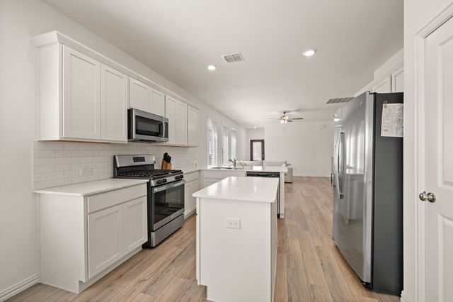 1216 Western Yarrow Avenue, Justin, TX 76247