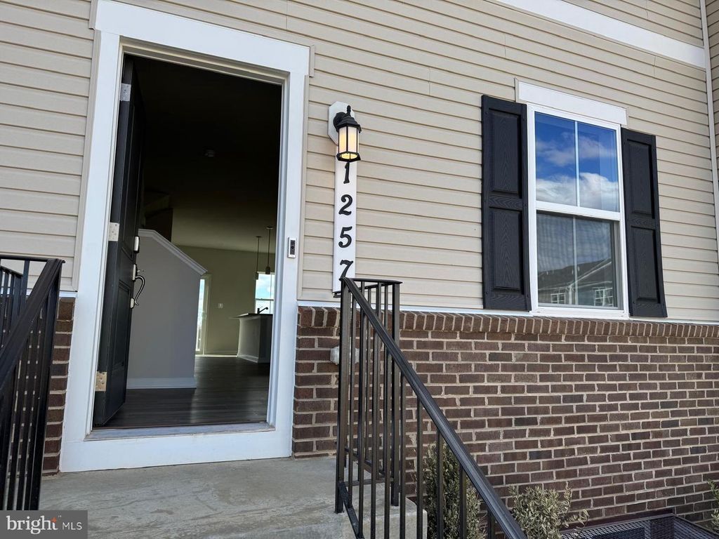 1257 CEDAR VALLEY RD, Ranson, WV 25438