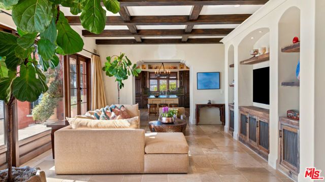 6093 Murphy Way, Malibu, CA 90265