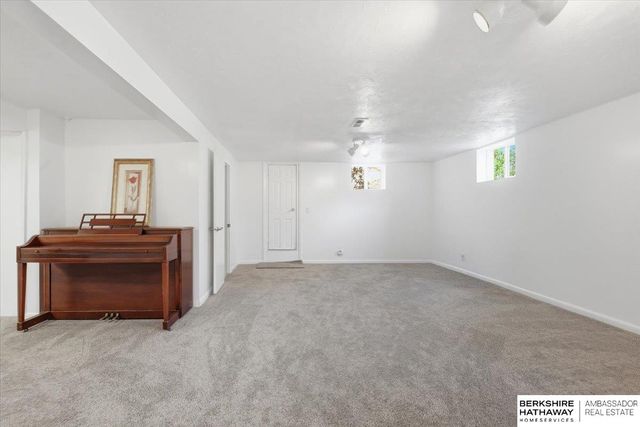 5008 Parker Street, Omaha, NE 68104