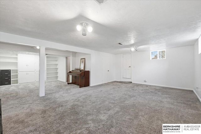 5008 Parker Street, Omaha, NE 68104