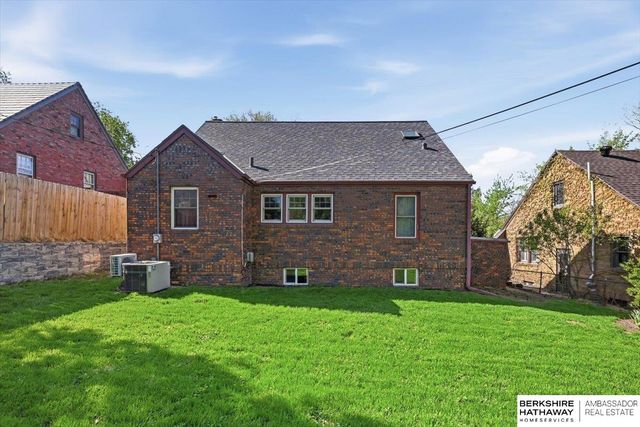 5008 Parker Street, Omaha, NE 68104