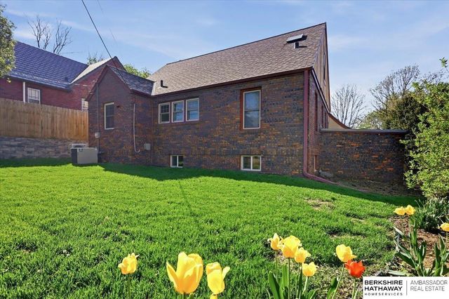 5008 Parker Street, Omaha, NE 68104