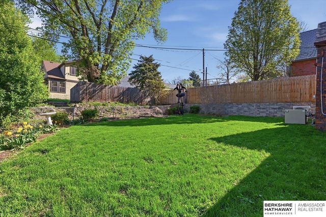 5008 Parker Street, Omaha, NE 68104