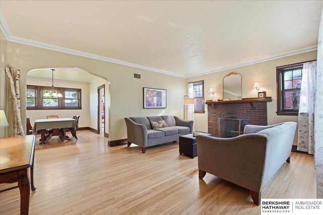 5008 Parker Street, Omaha, NE 68104