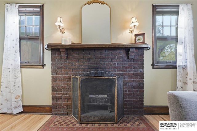 5008 Parker Street, Omaha, NE 68104