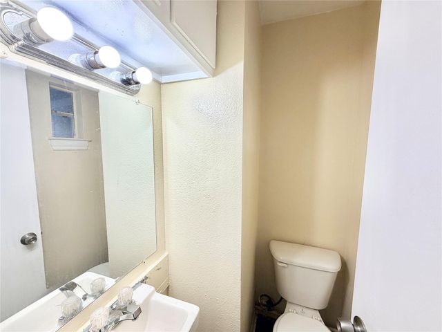 6257 Manor RD B, Austin, TX 78723