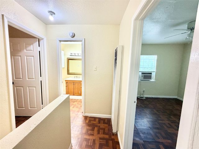 6257 Manor RD B, Austin, TX 78723