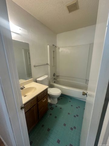 8719 Port Of Call, San Antonio, TX 78242