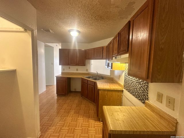 8719 Port Of Call, San Antonio, TX 78242