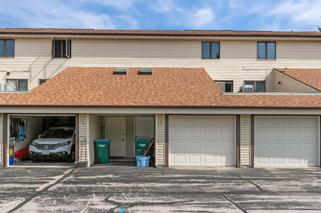 2470 W GLENDALE AVENUE #2D, Appleton, WI 54914