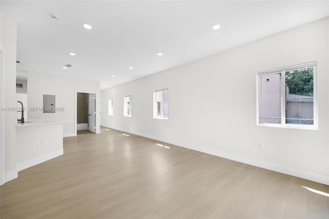 6940 NW 5th Pl, Miami, FL 33150