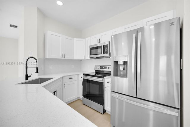 6940 NW 5th Pl, Miami, FL 33150