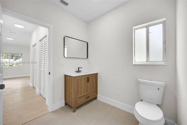 6940 NW 5th Pl, Miami, FL 33150