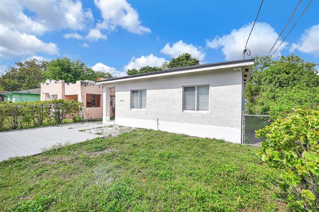 6940 NW 5th Pl, Miami, FL 33150