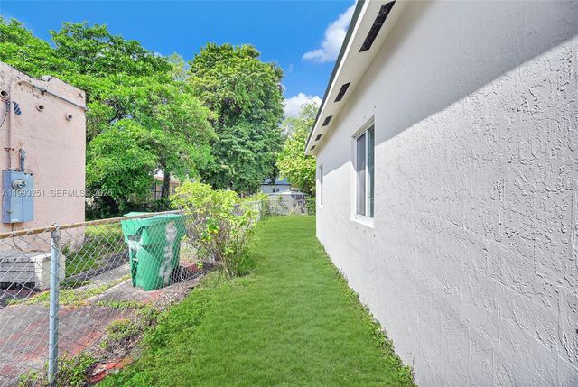 6940 NW 5th Pl, Miami, FL 33150