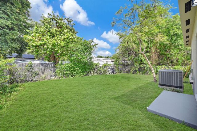 6940 NW 5th Pl, Miami, FL 33150