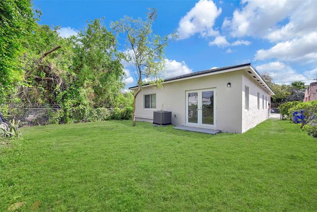 6940 NW 5th Pl, Miami, FL 33150