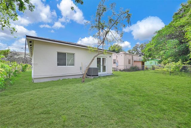 6940 NW 5th Pl, Miami, FL 33150