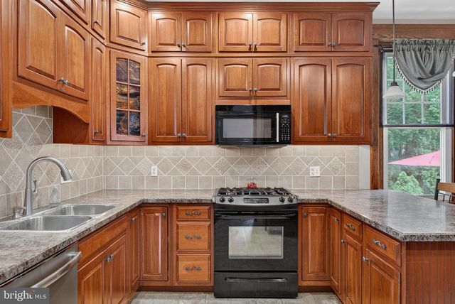 30 W BRANDT BLVD, Salunga, PA 17538