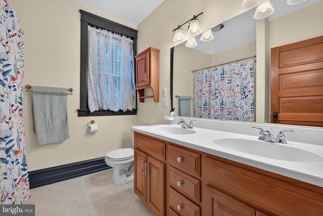 30 W BRANDT BLVD, Salunga, PA 17538