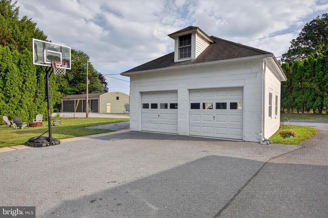 30 W BRANDT BLVD, Salunga, PA 17538