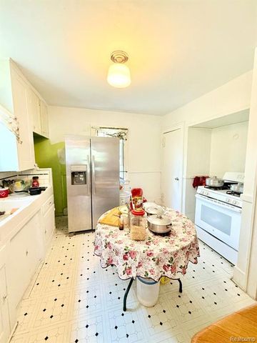 9129 Fischer Street, Detroit, MI 48213