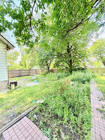 9129 Fischer Street, Detroit, MI 48213