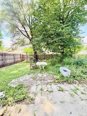 9129 Fischer Street, Detroit, MI 48213