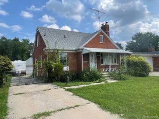 18545 Old Homestead Drive, Harper Woods, MI 48225