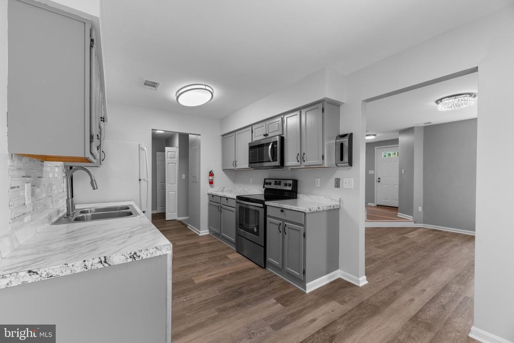 Image 12 of property listing at 9302 PLAYER DR #155, Laurel, MD 20708