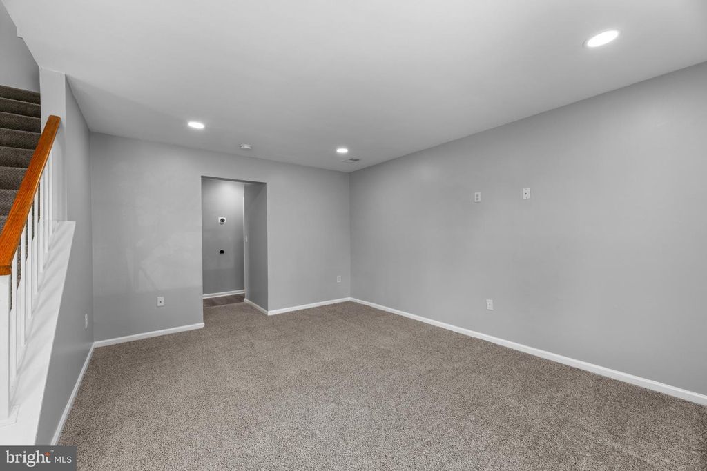 Image 5 of property listing at 9302 PLAYER DR #155, Laurel, MD 20708