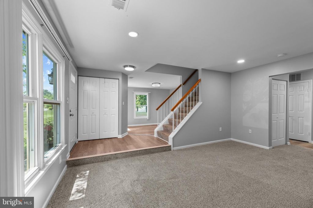 Image 6 of property listing at 9302 PLAYER DR #155, Laurel, MD 20708