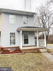 10 SWALLOW CT., Charles Town, WV 25414