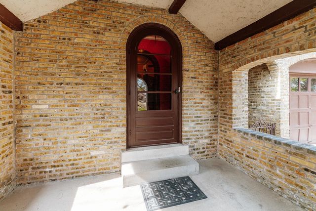 3467 N Frederick AVENUE, Milwaukee, WI 53211