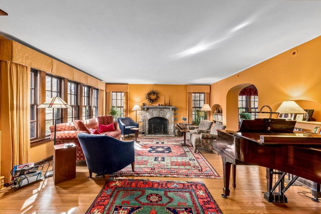 3467 N Frederick AVENUE, Milwaukee, WI 53211