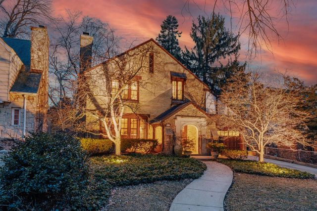 3467 N Frederick AVENUE, Milwaukee, WI 53211