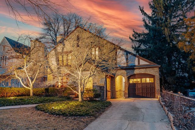 3467 N Frederick AVENUE, Milwaukee, WI 53211