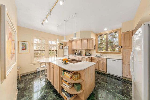 3467 N Frederick AVENUE, Milwaukee, WI 53211