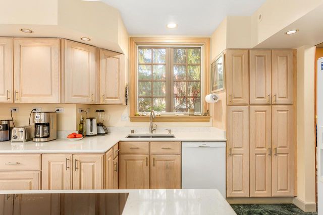 3467 N Frederick AVENUE, Milwaukee, WI 53211