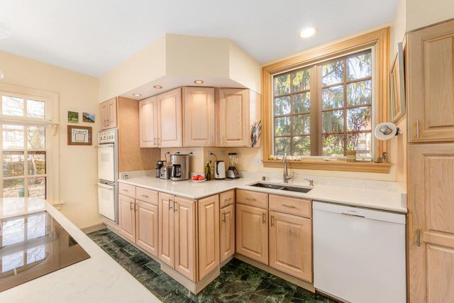 3467 N Frederick AVENUE, Milwaukee, WI 53211