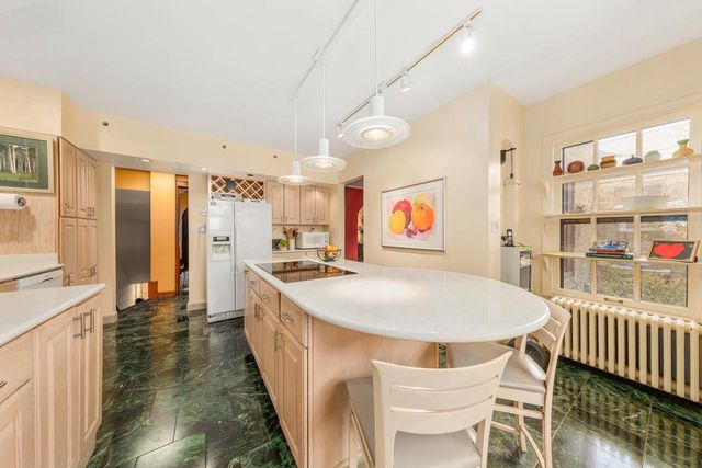 3467 N Frederick AVENUE, Milwaukee, WI 53211