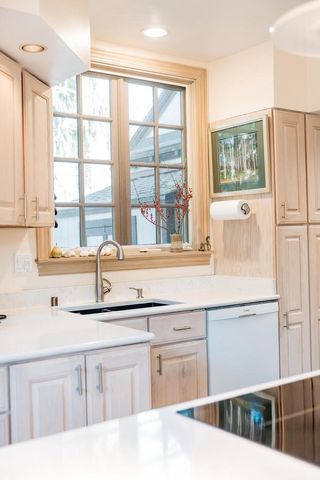 3467 N Frederick AVENUE, Milwaukee, WI 53211