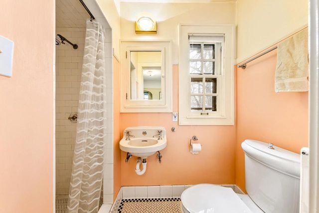 3467 N Frederick AVENUE, Milwaukee, WI 53211