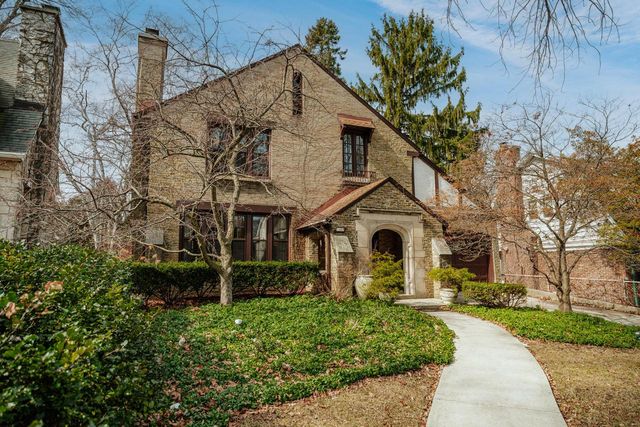 3467 N Frederick AVENUE, Milwaukee, WI 53211